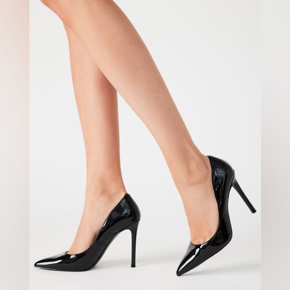 STEVE MADDEN Evelyn Black Patent Leather Pumps Heels Sleek Sexy Chic Shoes Sz 8 - Picture 1 of 16